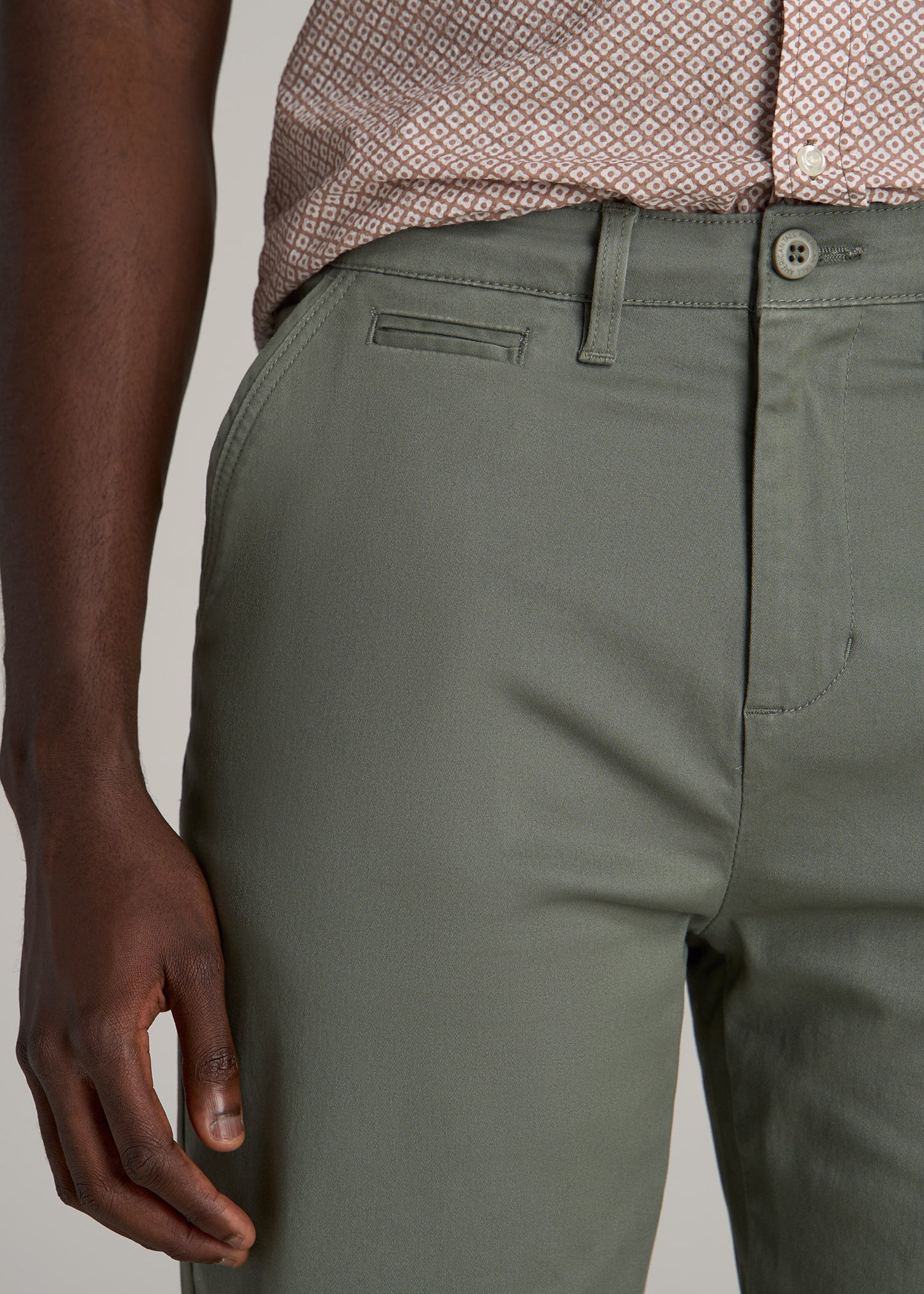 Chino Shorts for Tall Men in Wreath Green