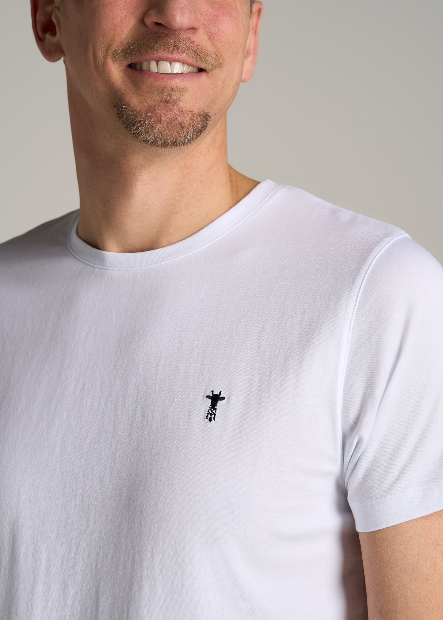 MODERN-FIT Embroidered Logo Crewneck T-Shirt for Tall Men in White