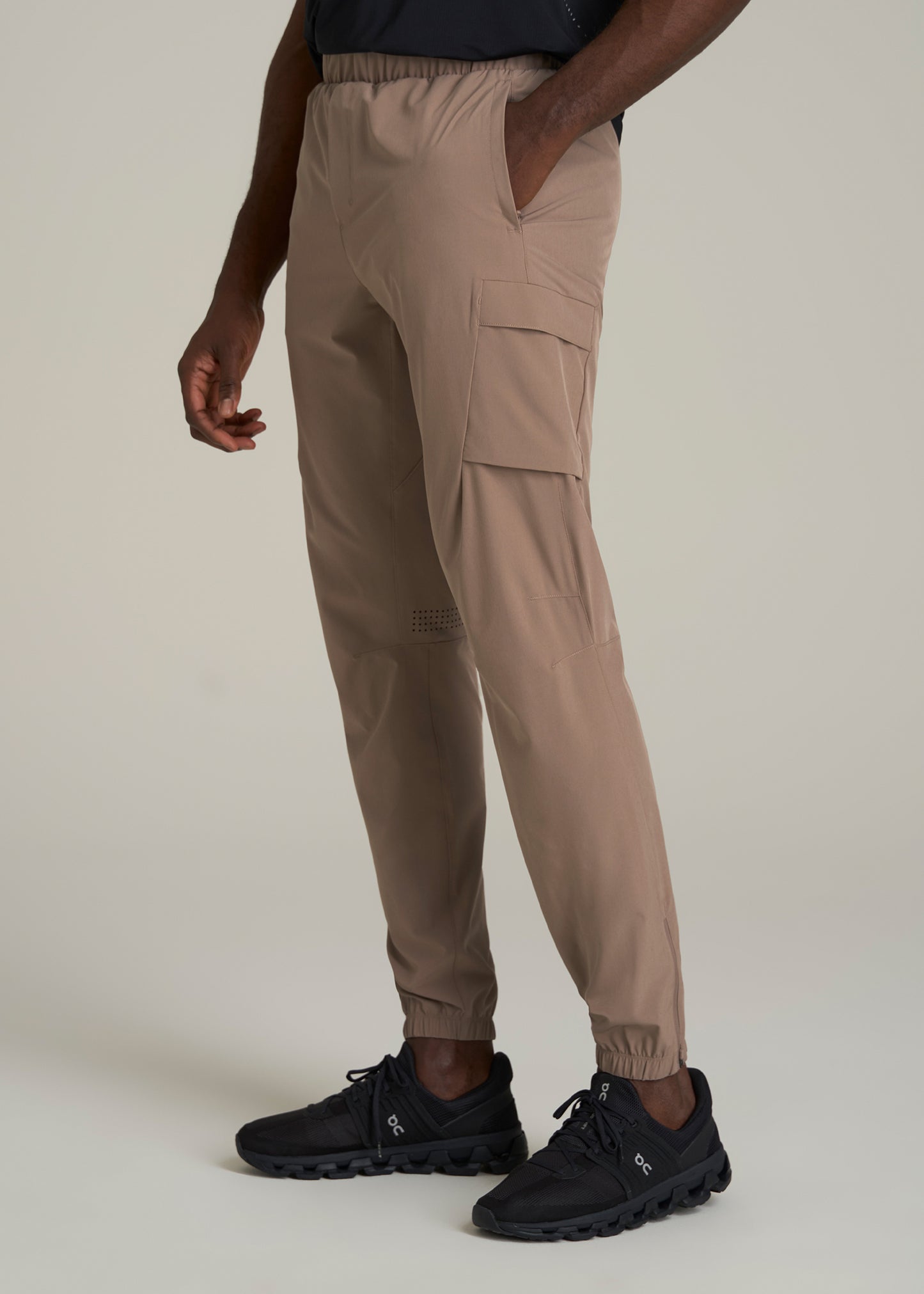 Featherweight Cargo Training Jogger for Tall Men in Dark Sand