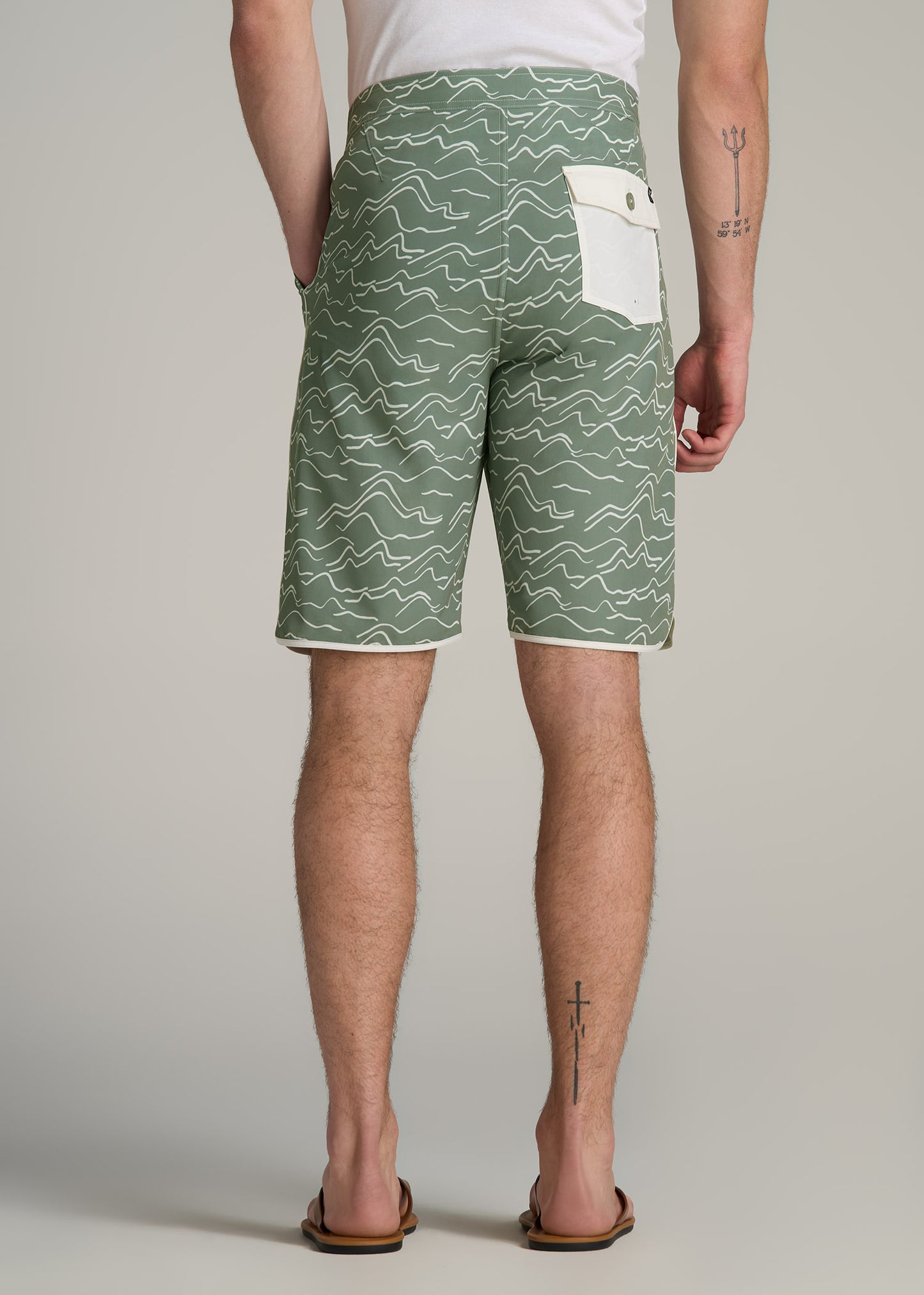 Hi-Tide Scallop Board Shorts for Tall Men in Green Current