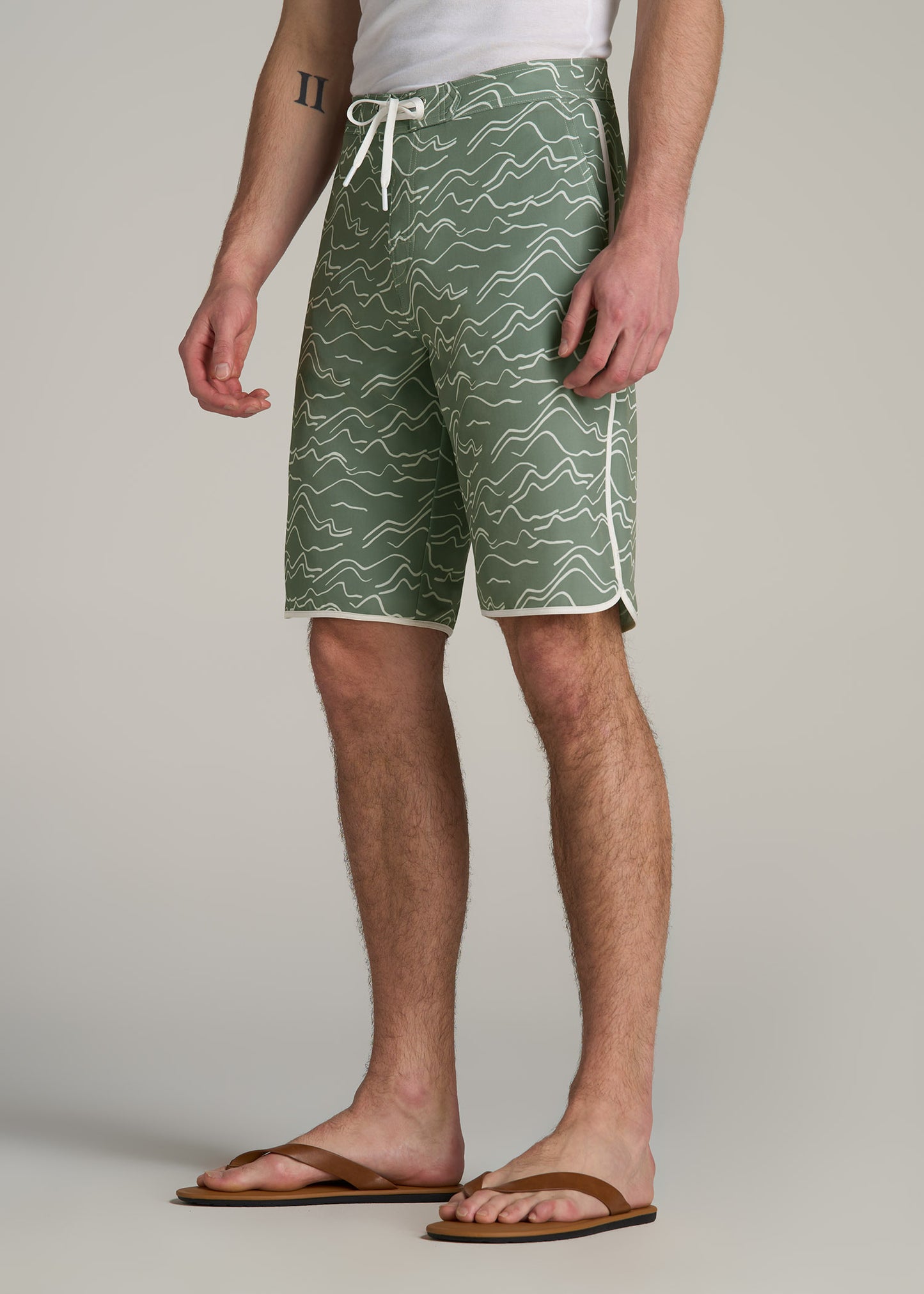 Hi-Tide Scallop Board Shorts for Tall Men in Green Current