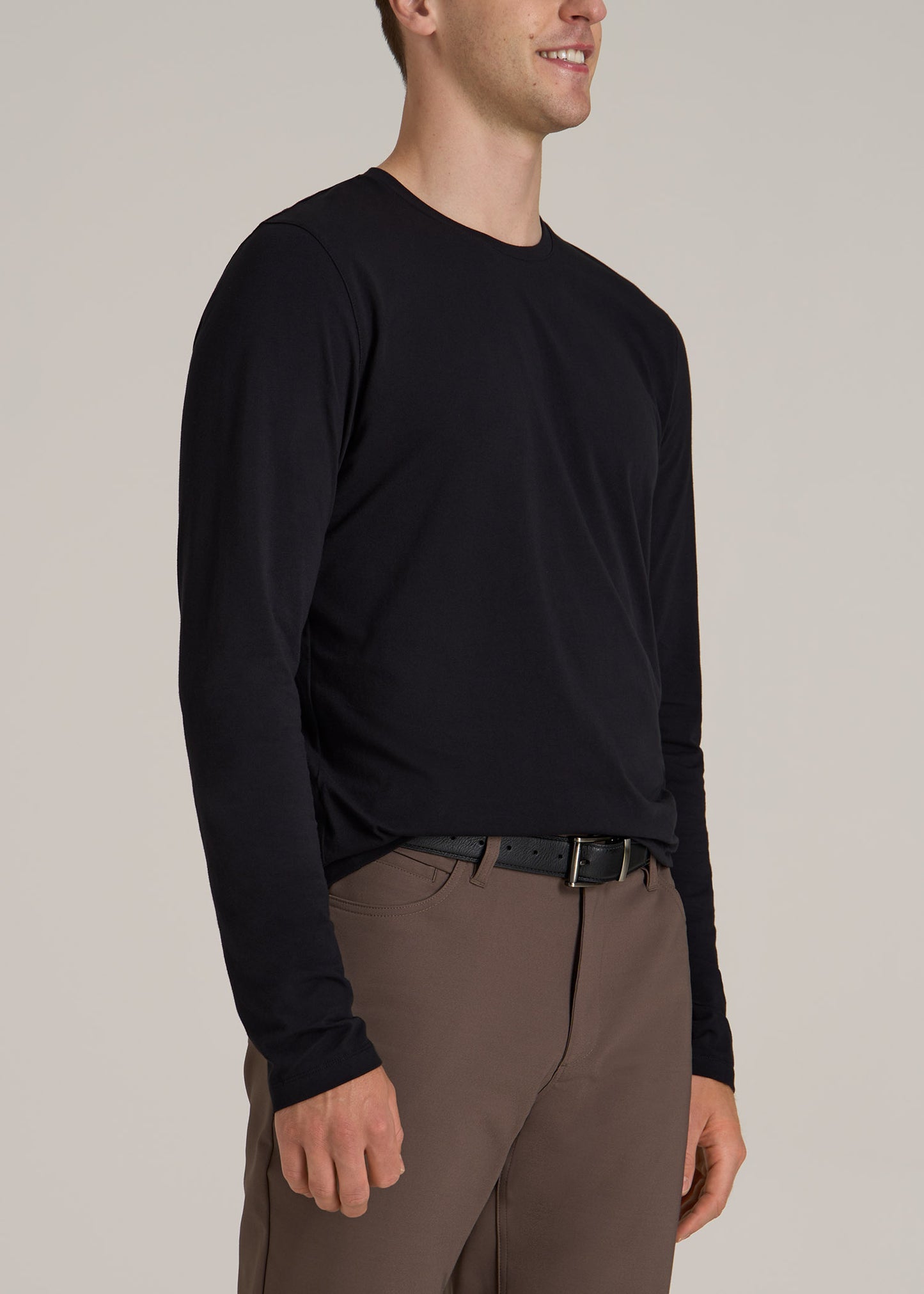 The Essential MODERN-FIT Crewneck Long Sleeve Tall Men's Tee in Black