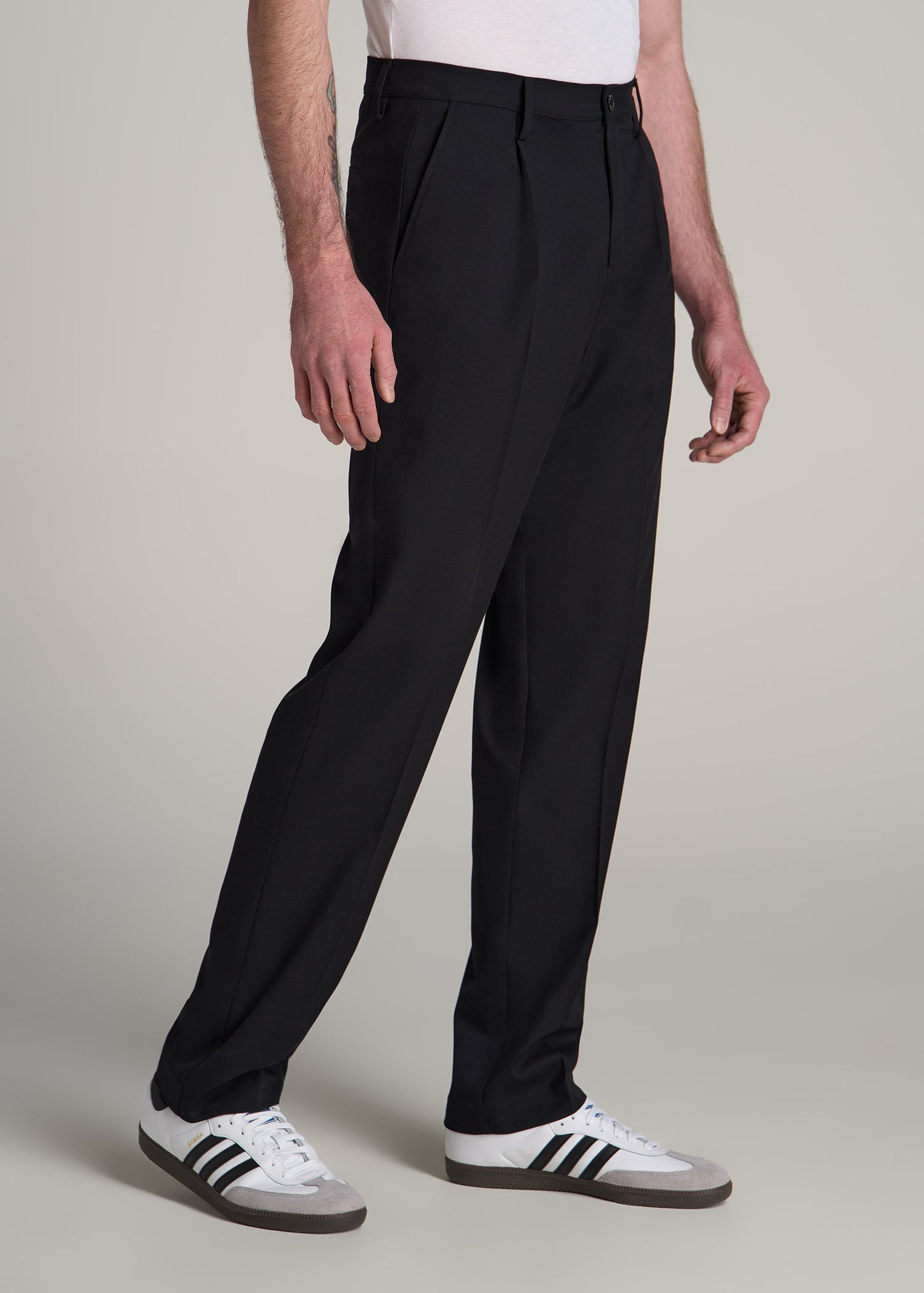 Tall Men's Relaxed Pleated Trouser in Black