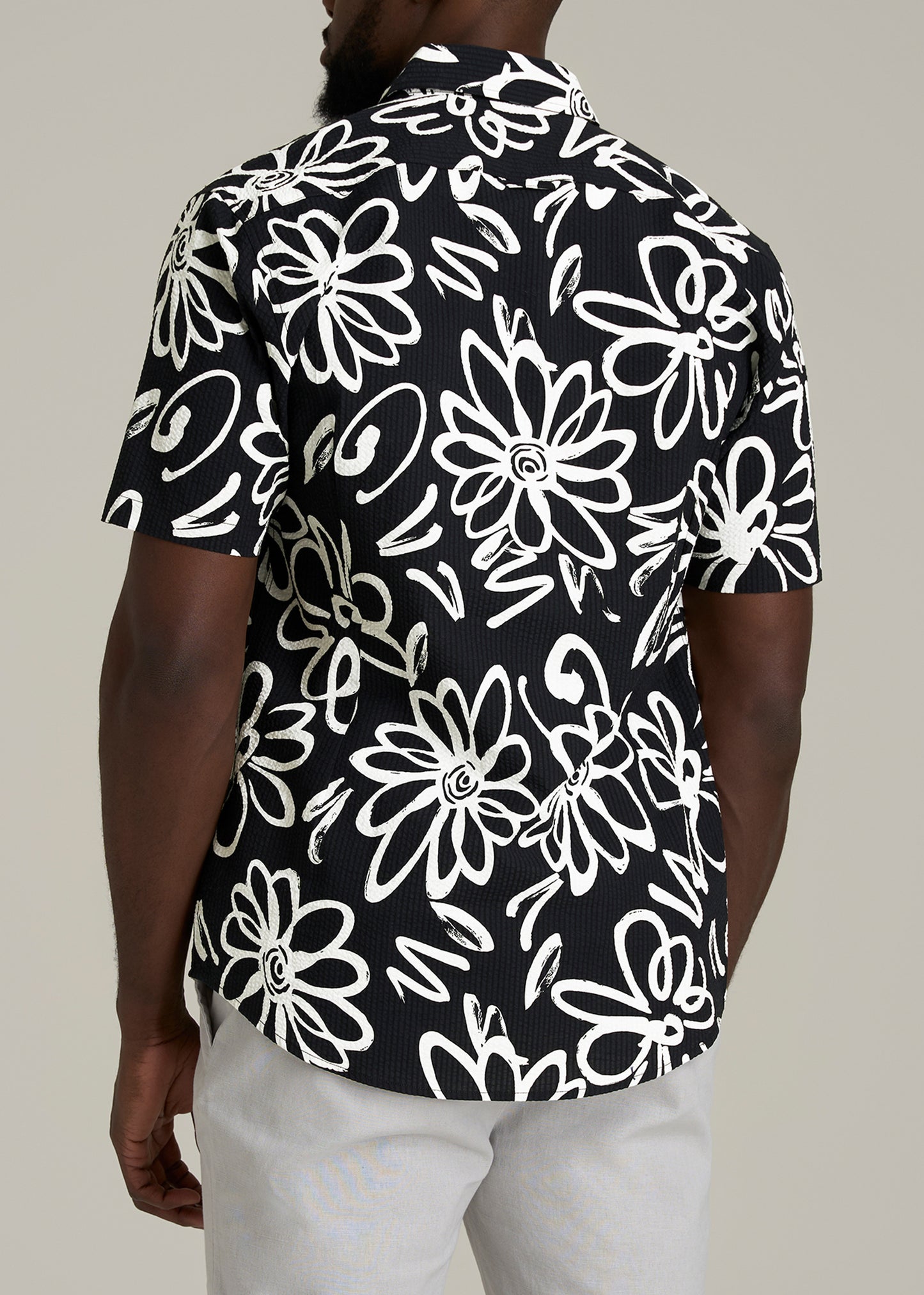 Seersucker Tall Men's Short Sleeve Shirt in Black and White Floral