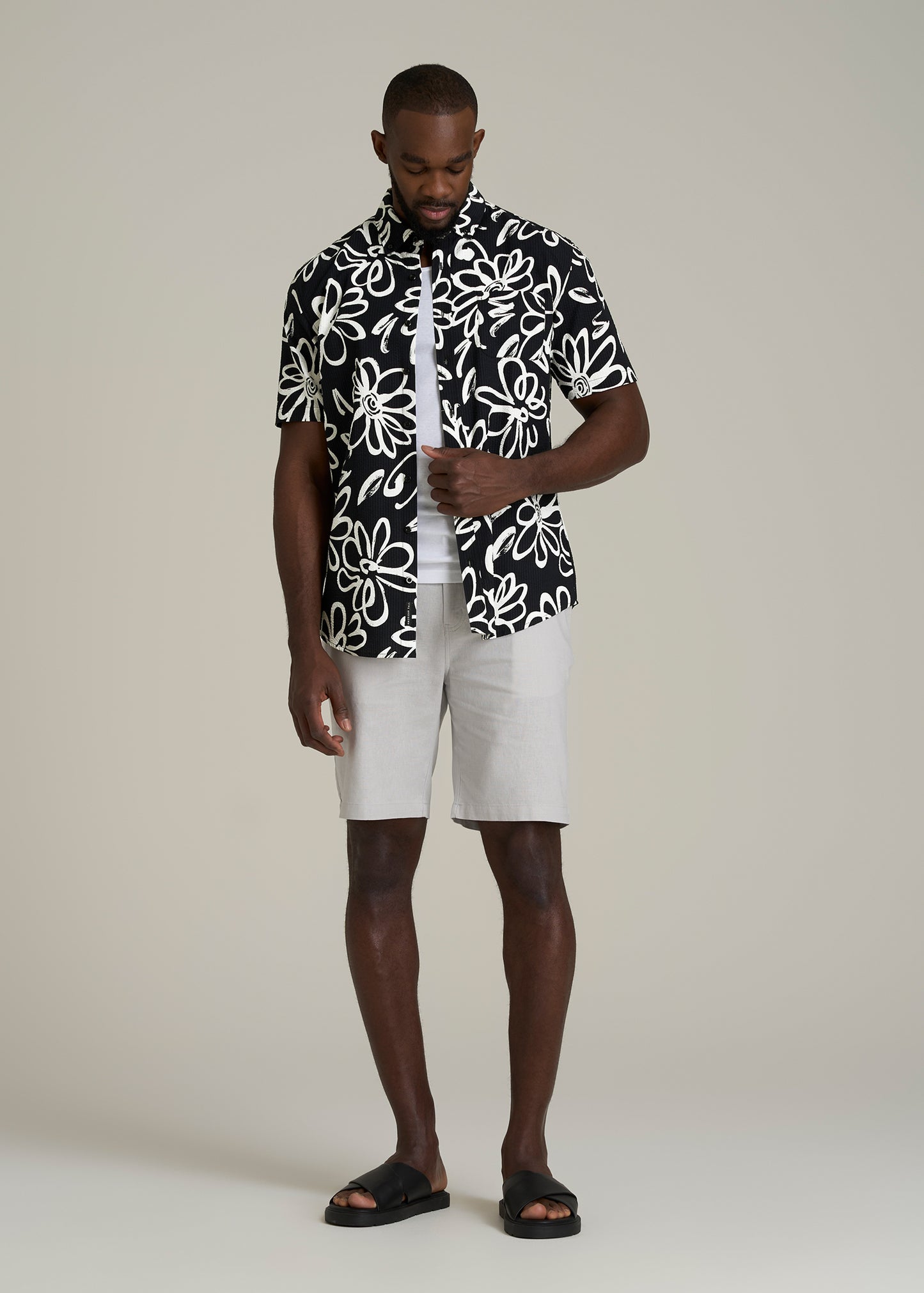 Seersucker Tall Men's Short Sleeve Shirt in Black and White Floral