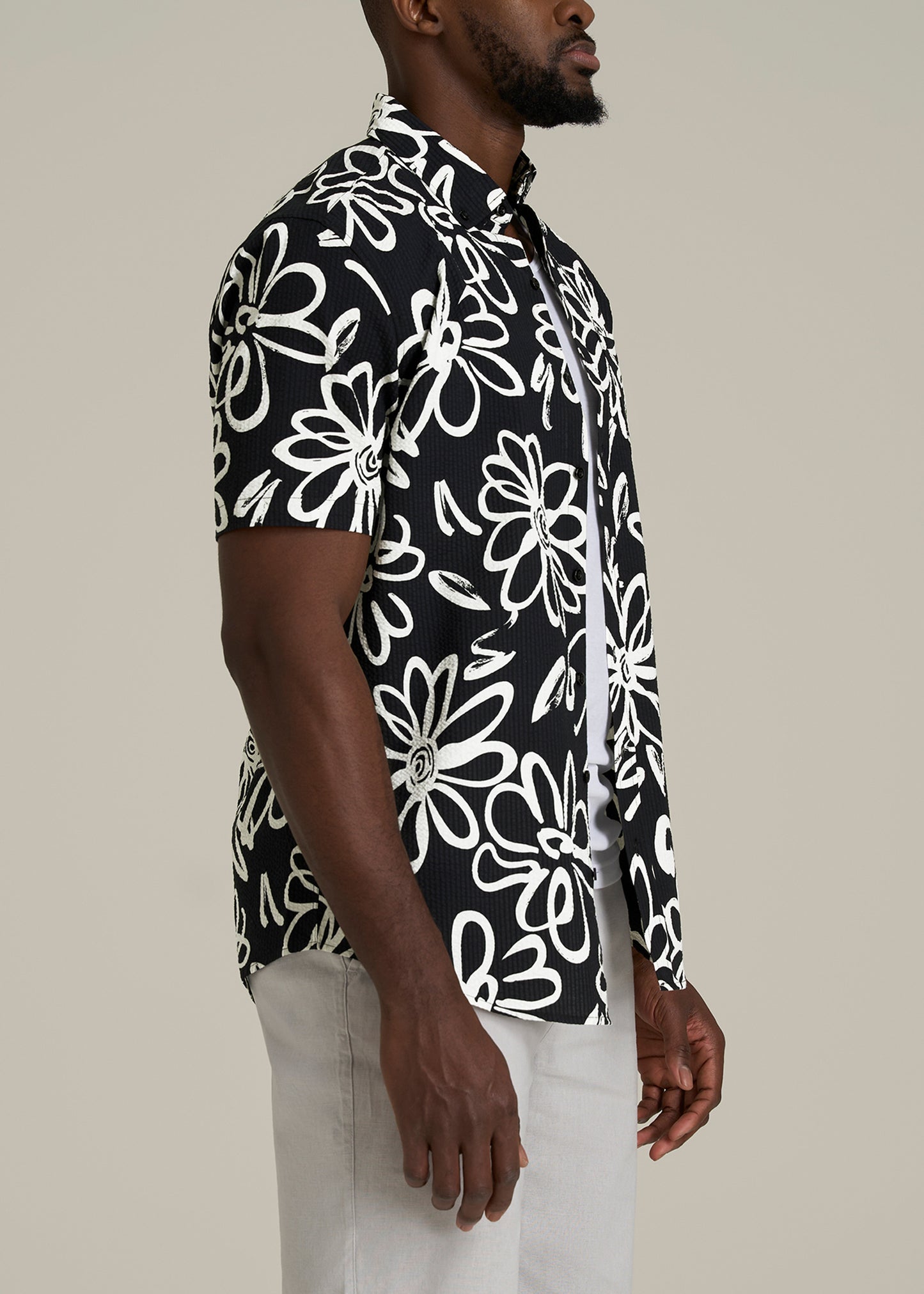 Seersucker Tall Men's Short Sleeve Shirt in Black and White Floral