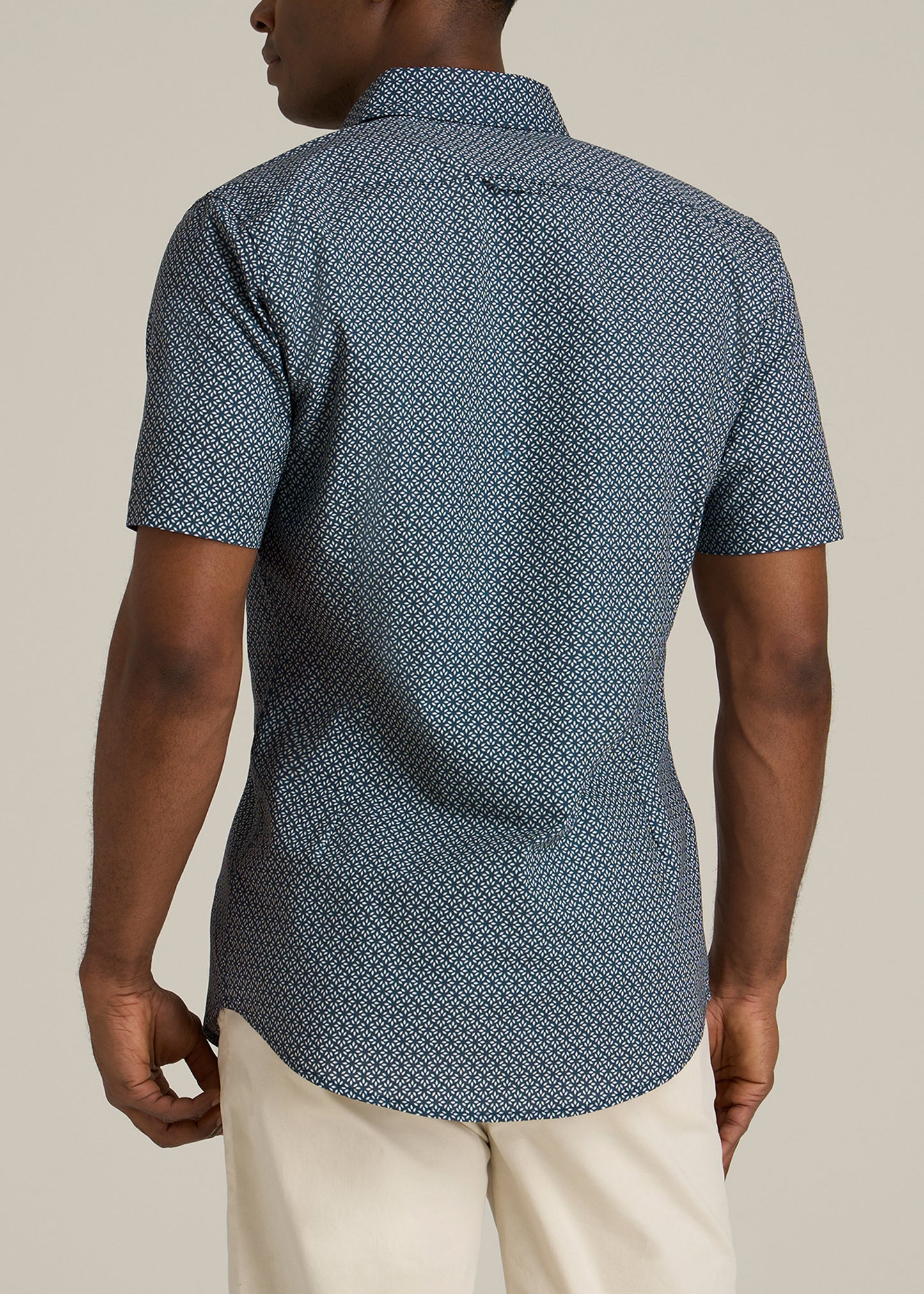 Short Sleeve Shirt for Tall Men in Grey and Blue Geometric