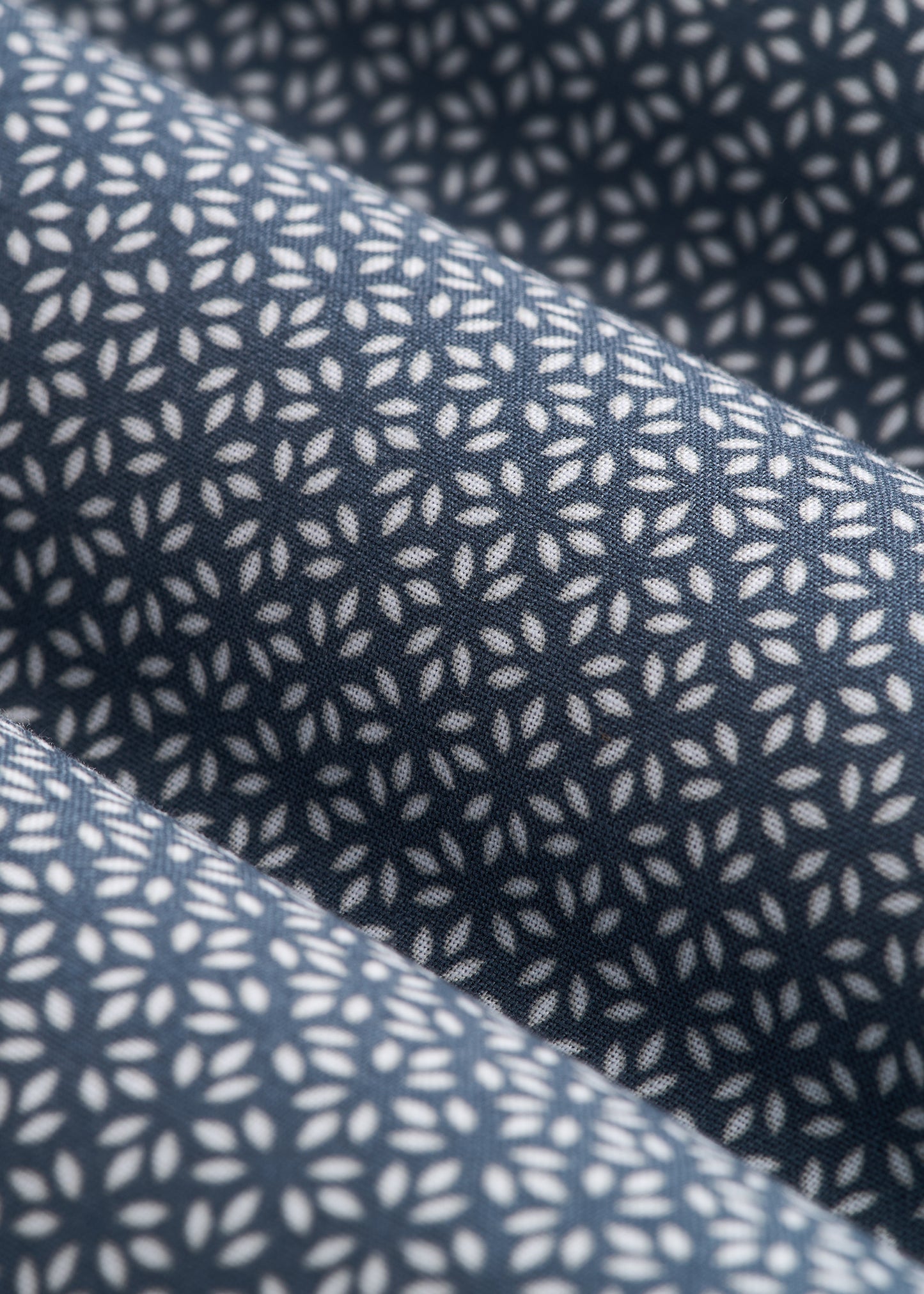 Short Sleeve Shirt for Tall Men in Grey and Blue Geometric