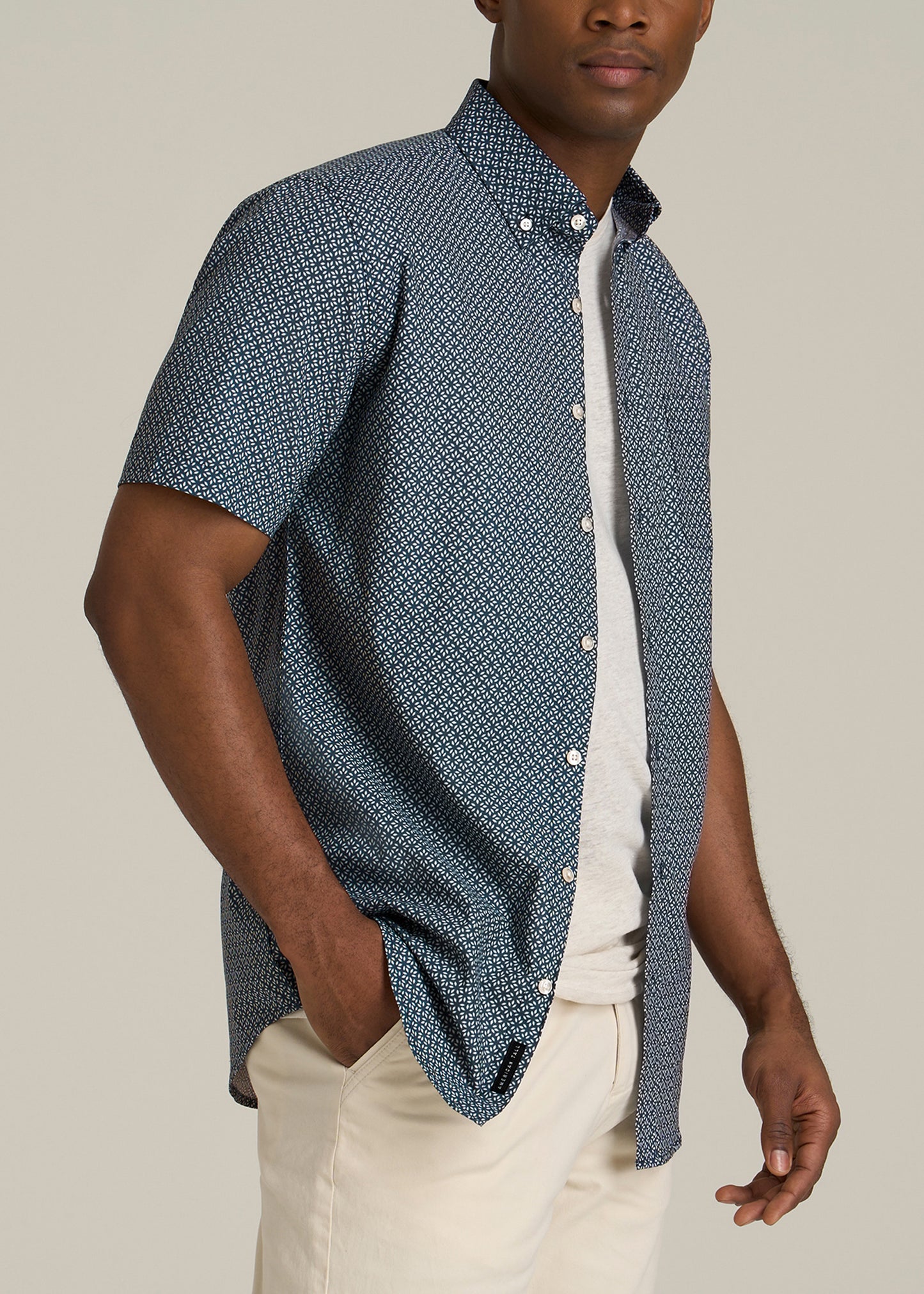 Short Sleeve Shirt for Tall Men in Grey and Blue Geometric