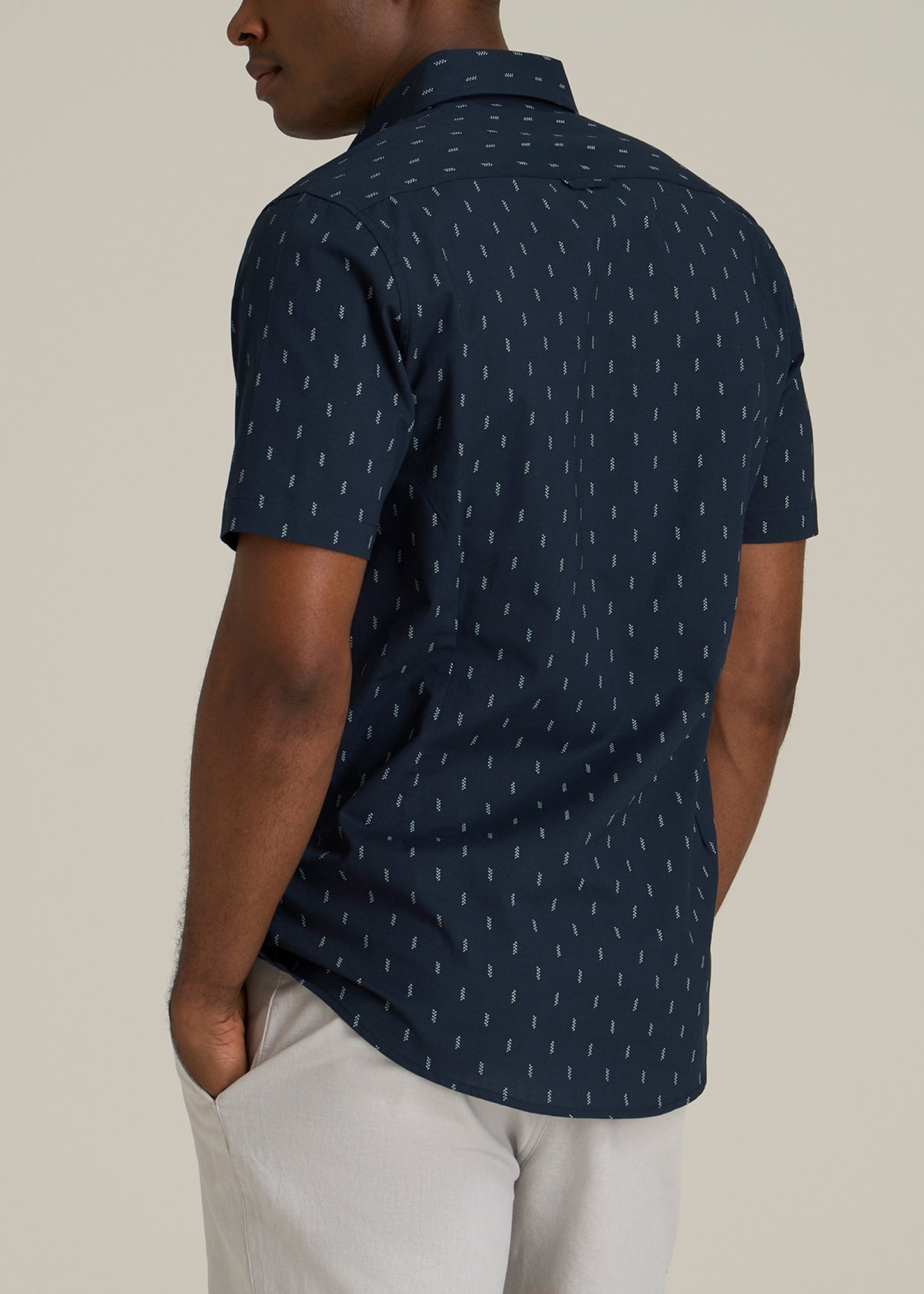 Short Sleeve Shirt for Tall Men in Navy Arrow Print