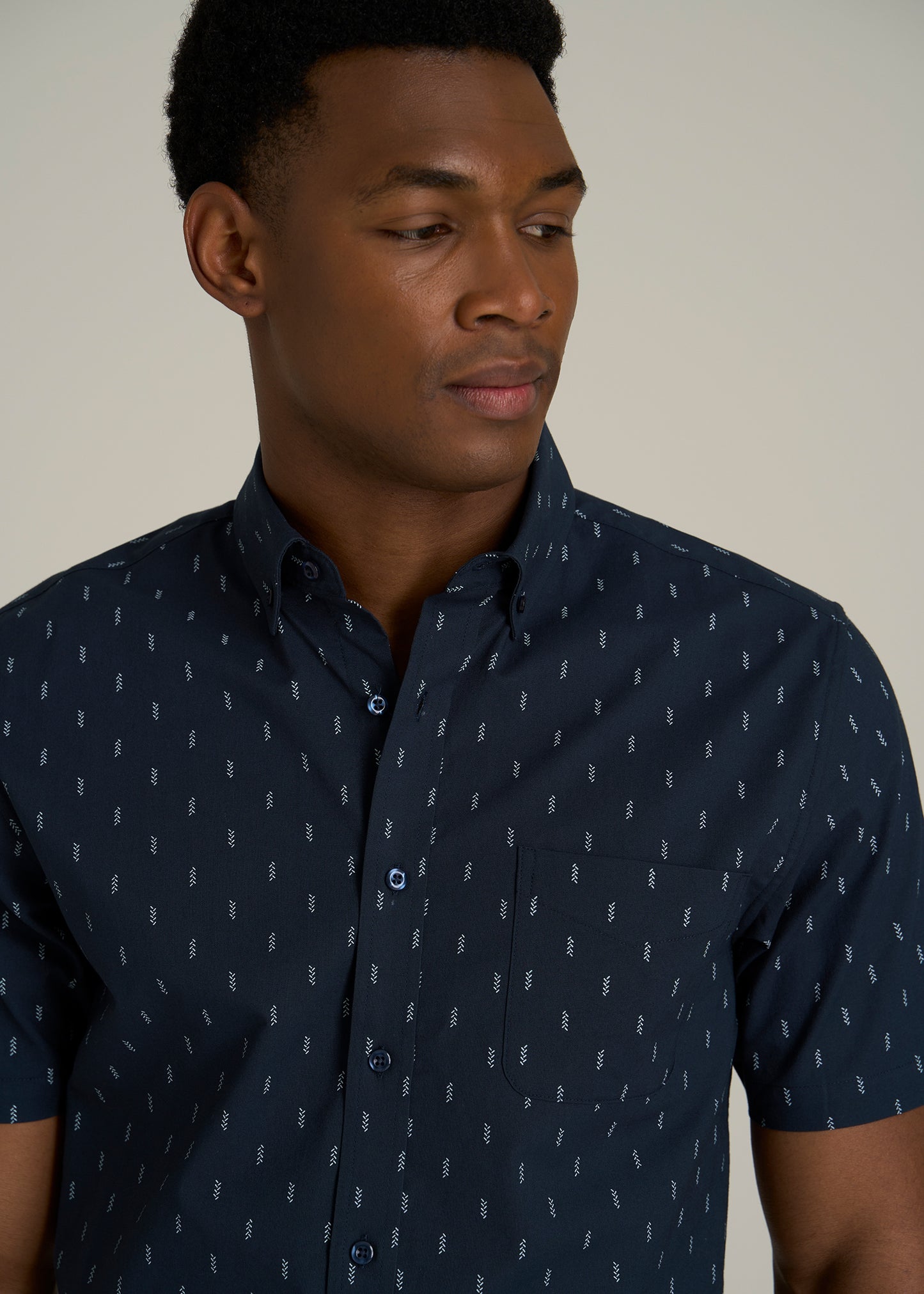 Short Sleeve Shirt for Tall Men in Navy Arrow Print