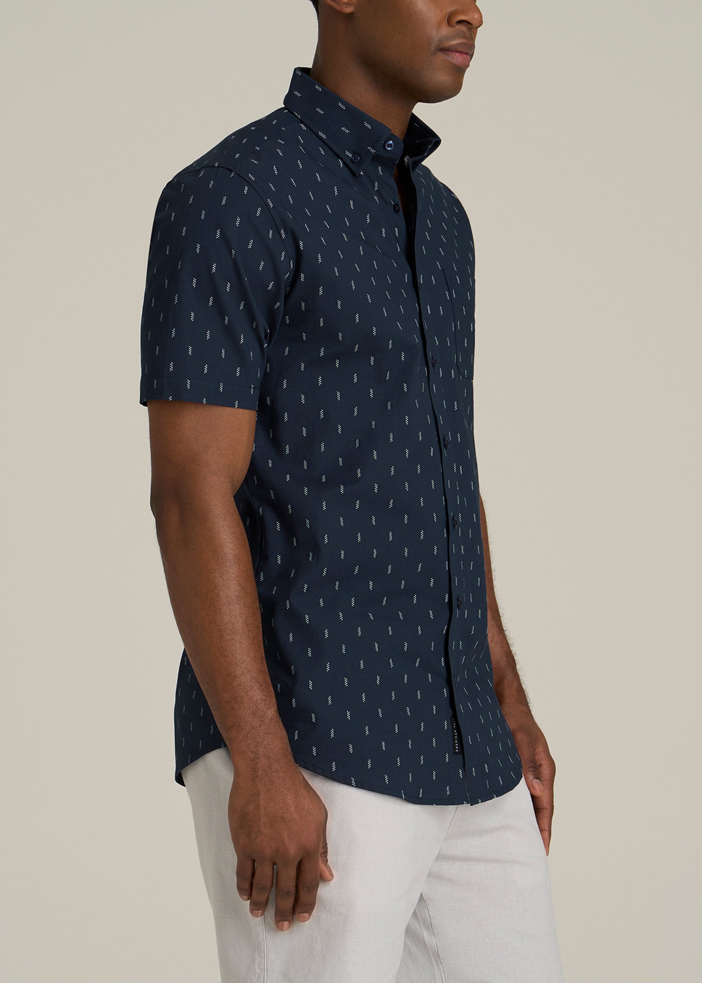 Short Sleeve Shirt for Tall Men in Navy Arrow Print