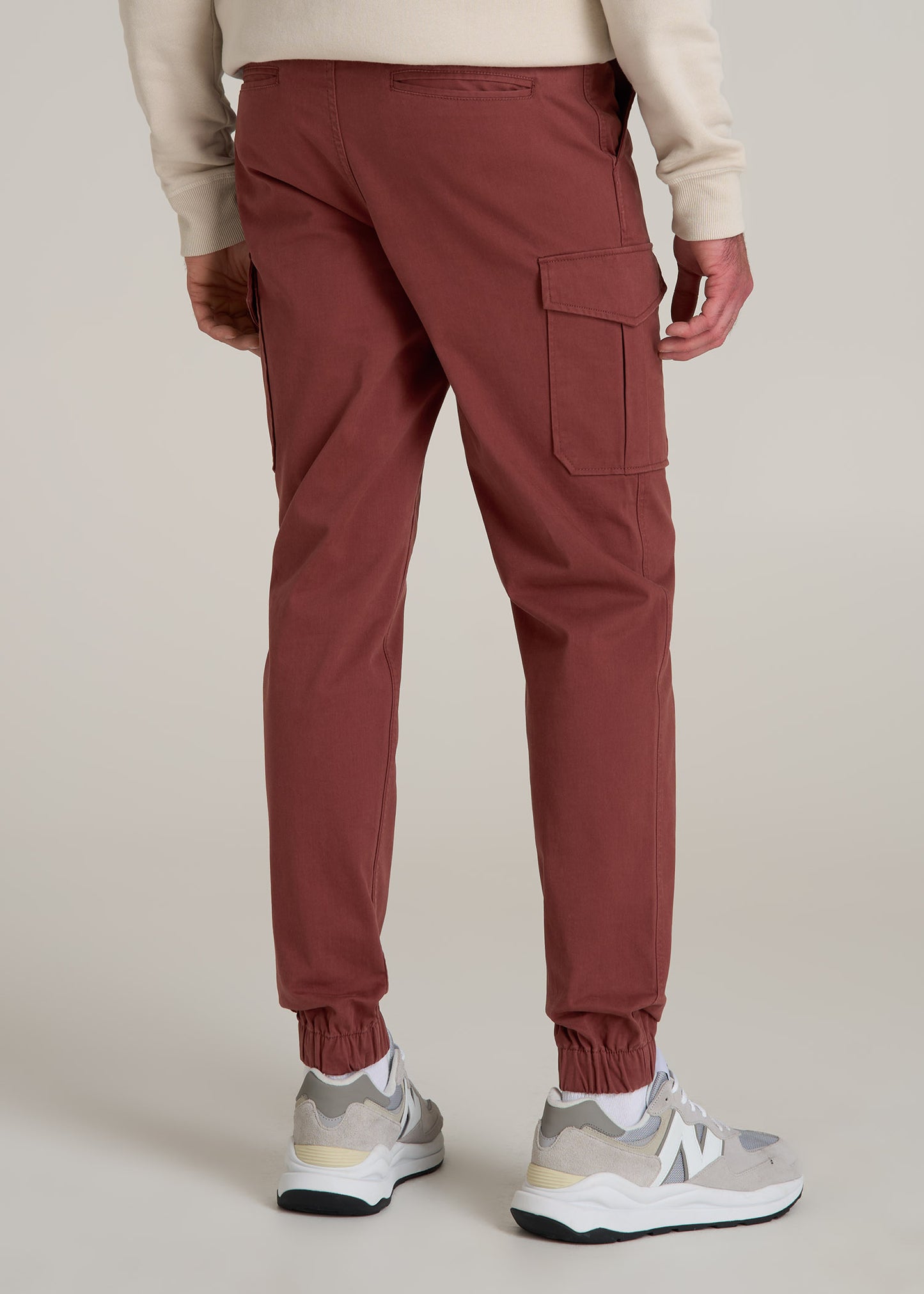 TAPERED-FIT Stretch Cotton Cargo Jogger Pants for Tall Men in Intense Rust