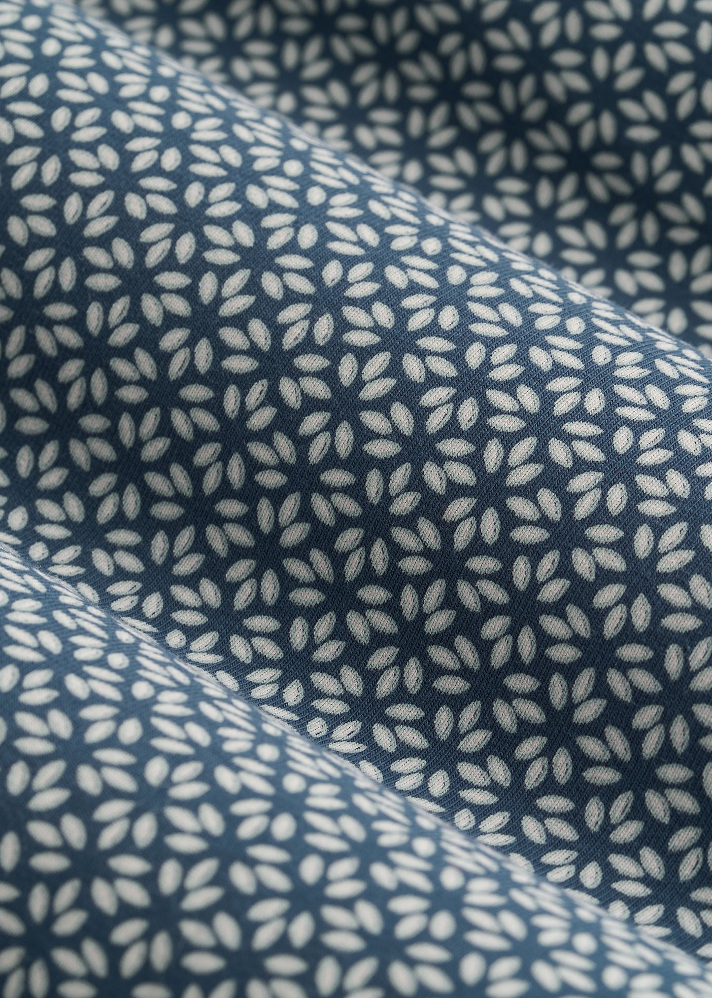 Stretch Pima Cotton Printed Tee for Tall Men in Grey and Blue Geometric