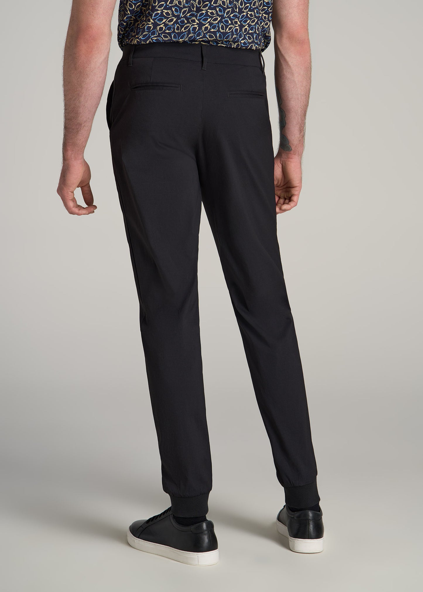 Tall Men's Traveler Joggers in Black