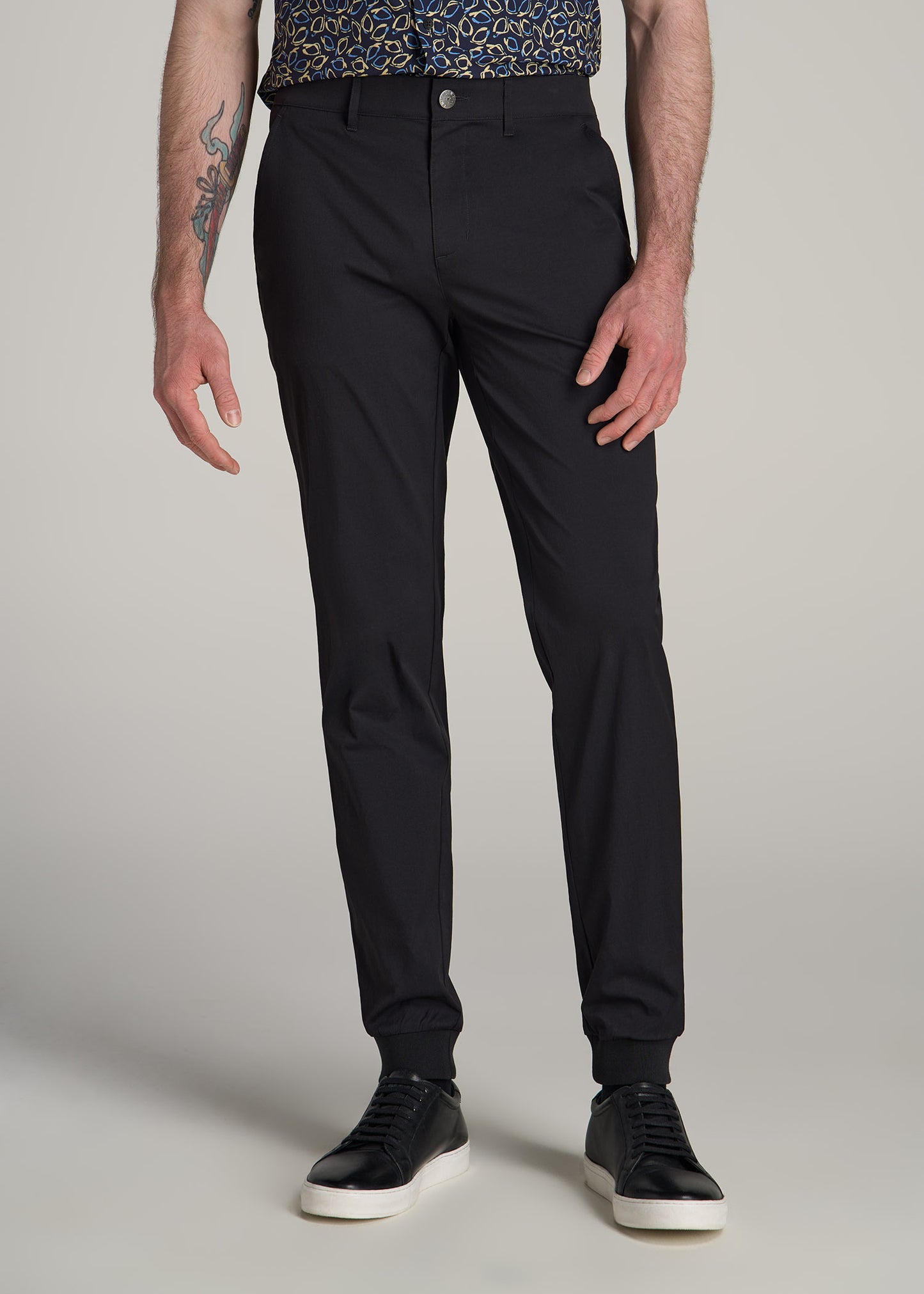 Tall Men's Traveler Joggers in Black