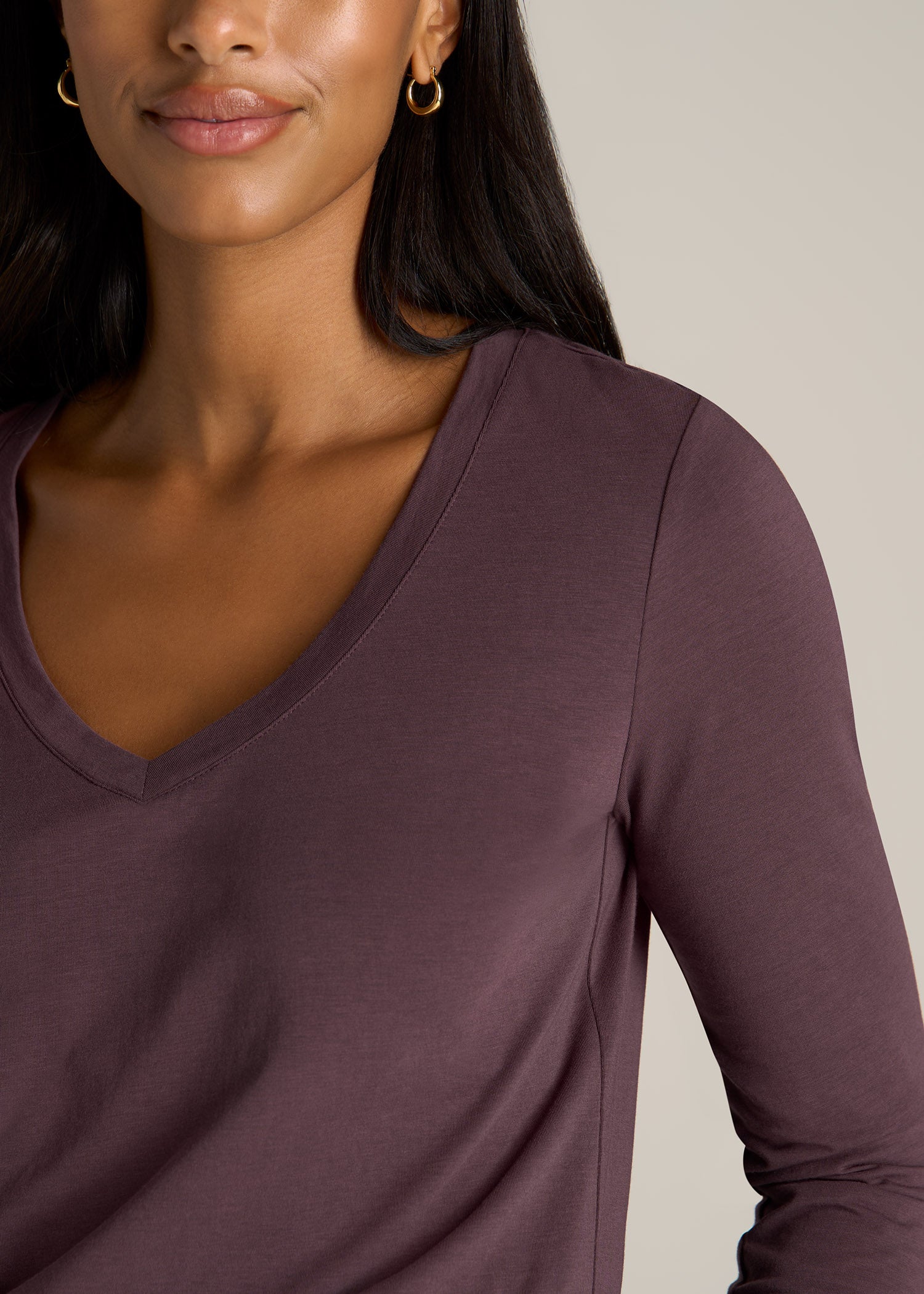 American-Tall-Women-Long-sleeve-scoop-v-neck-tee-merlot-detail