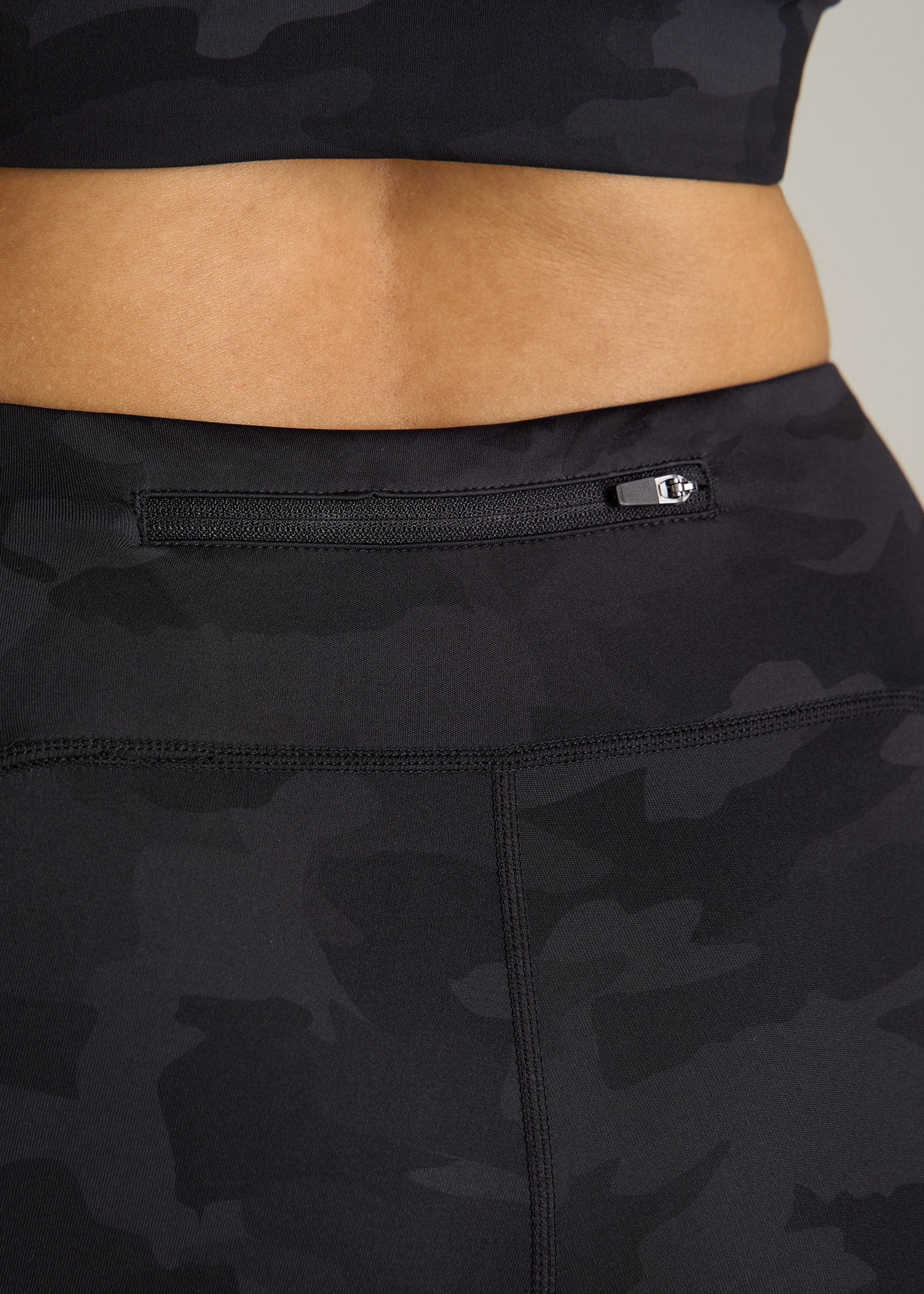 American-Tall-Women-Performance-Pocket-Leggings-Grey-Camo-detail