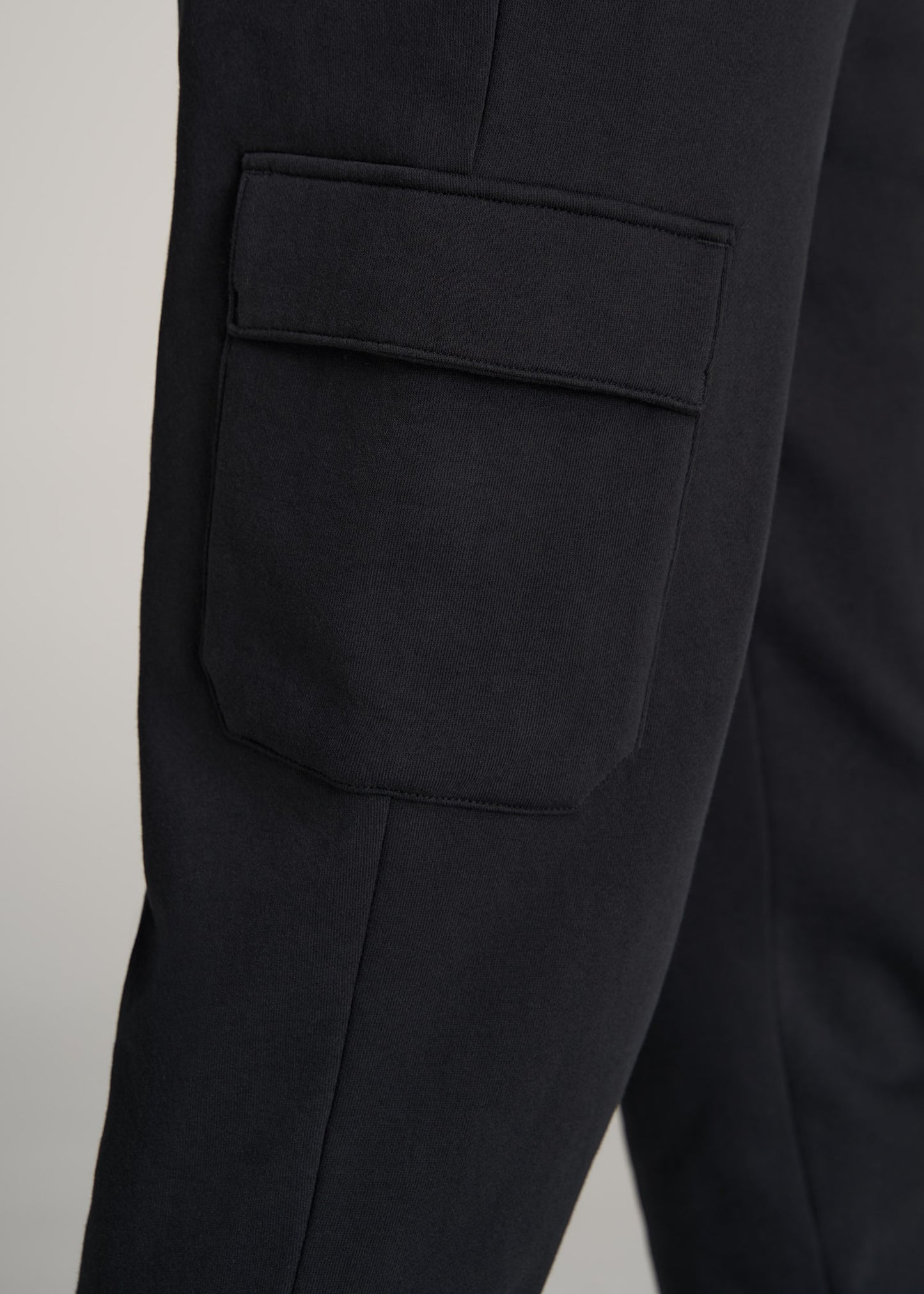       American-Tall-Men-80-20-Fleece-Cargo-Jogger-Black-detail