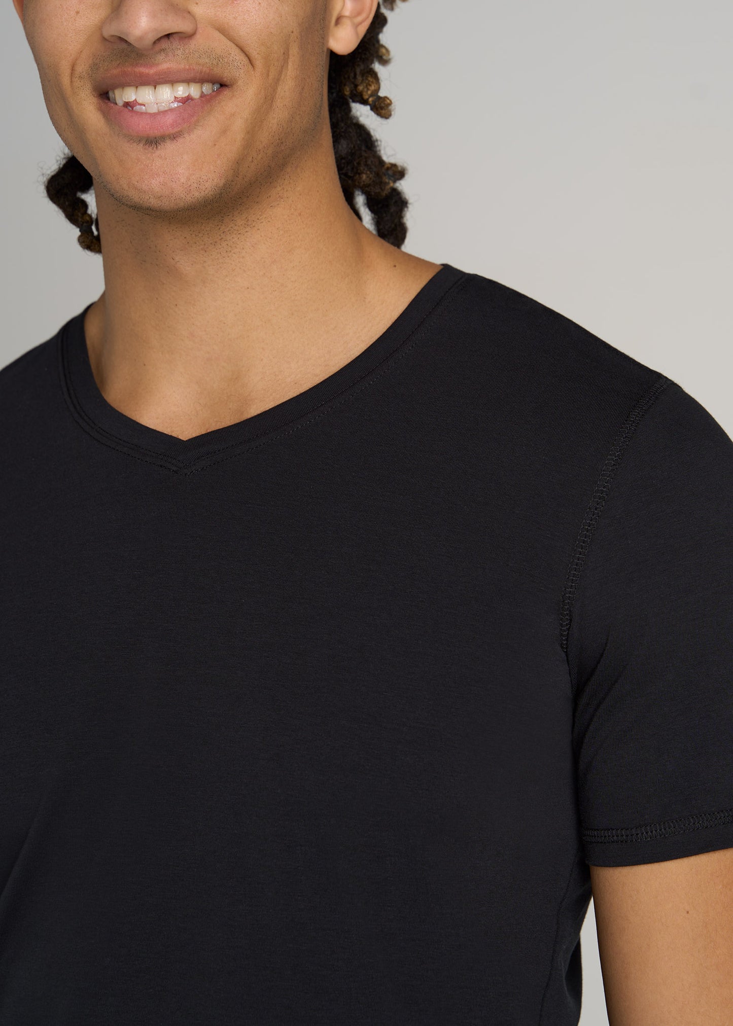     American-Tall-Men-Essential-SLIM-FIT-V-Neck-Tees-Black-detail