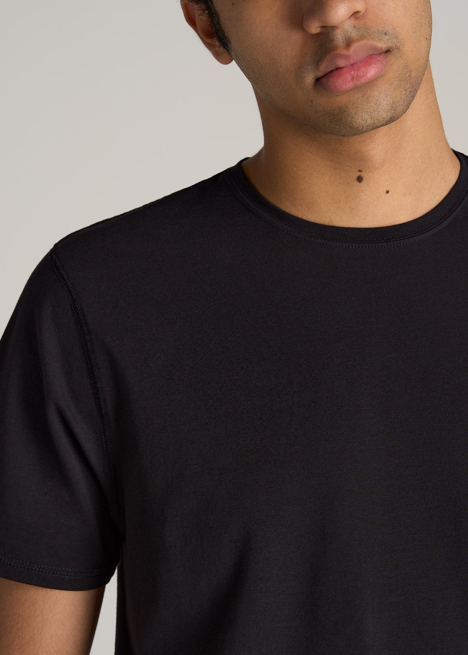    American-Tall-Men-Essentials-REGULAR-FIT-Crew-Neck-T-Shirt-Black-detail