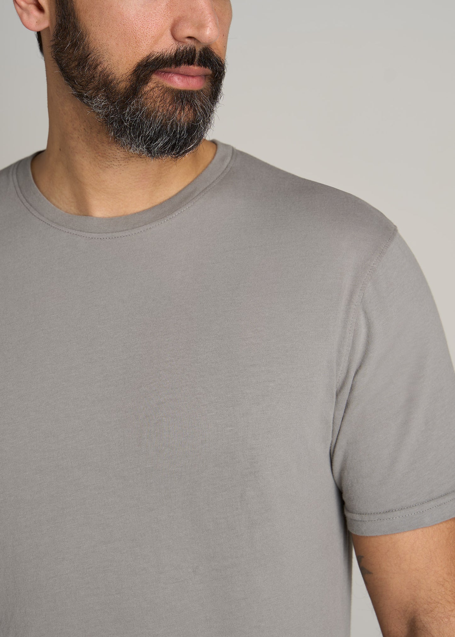 American-Tall-Men-LJS-REGULAR-FIT-CREW-NECK-TEE-PEWTER-detail