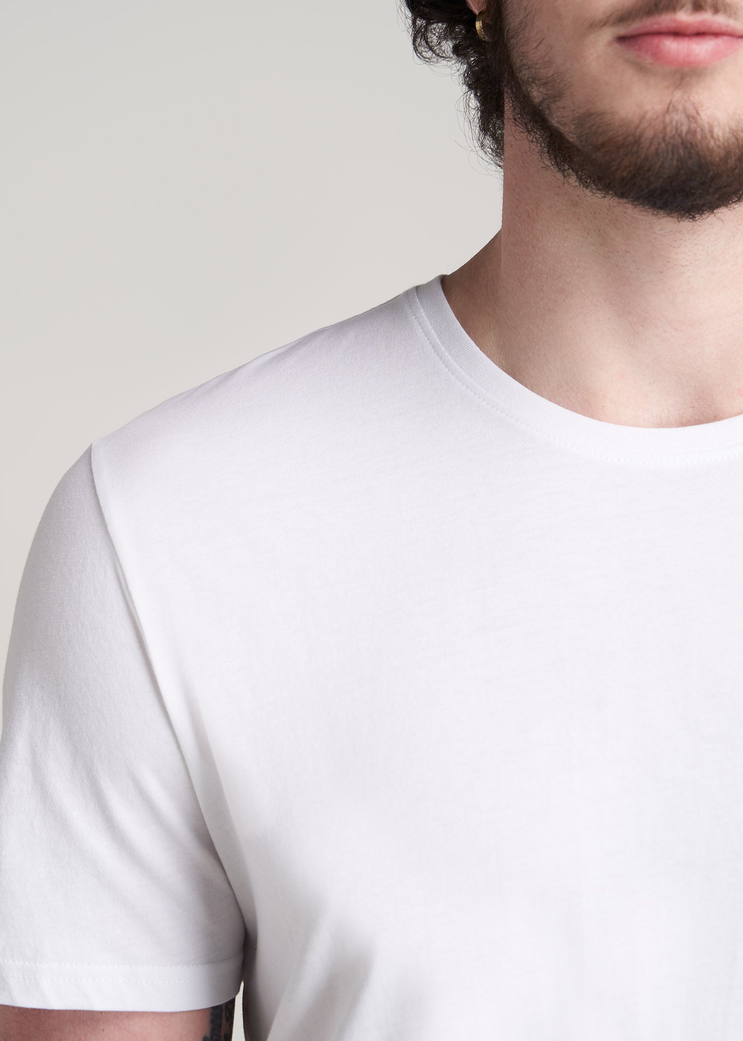    American-Tall-Men-ScoopBottom-Tee-White-detail