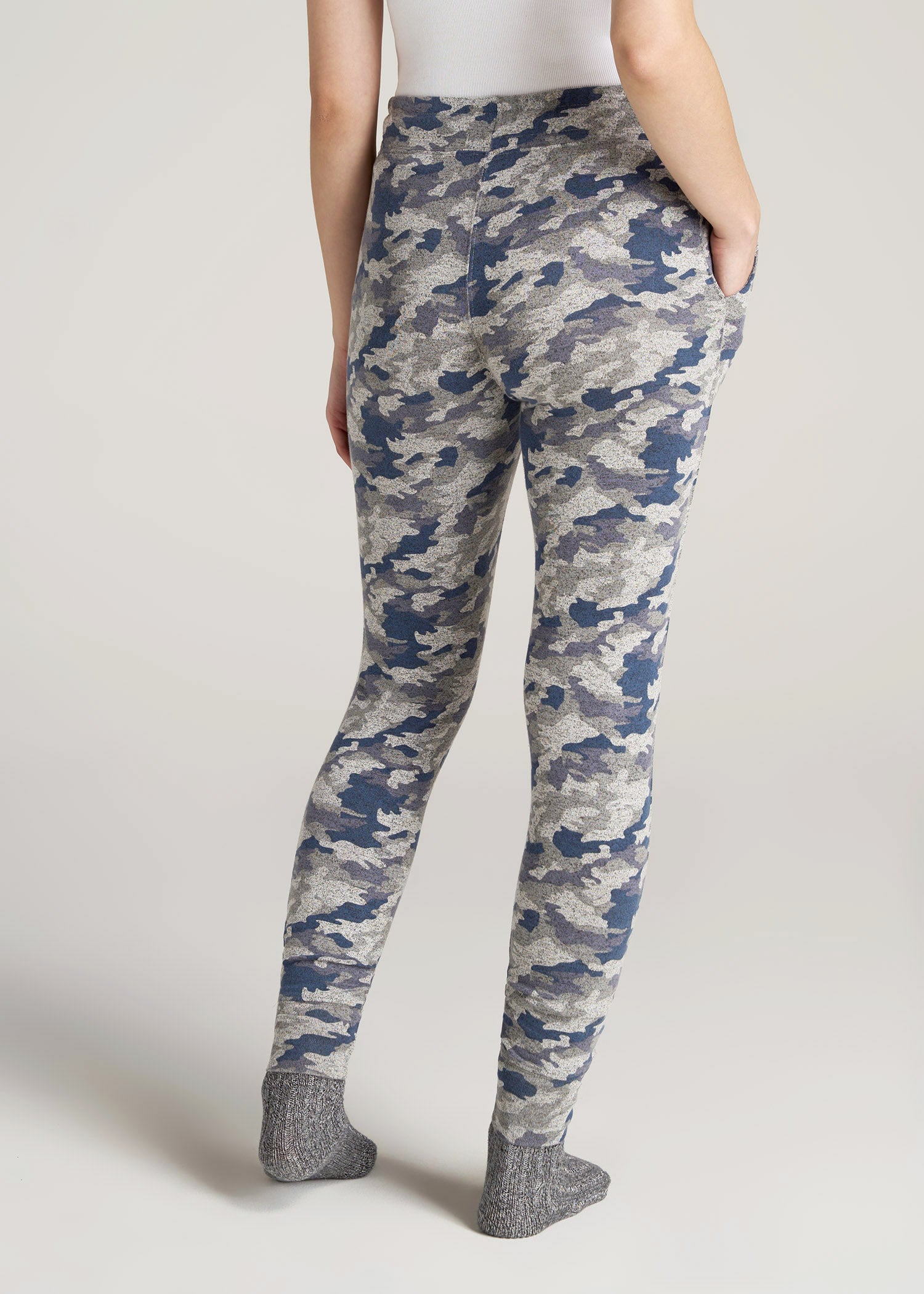       American-Tall-Women-Cozy-Lounge-Joggers-Camo-back