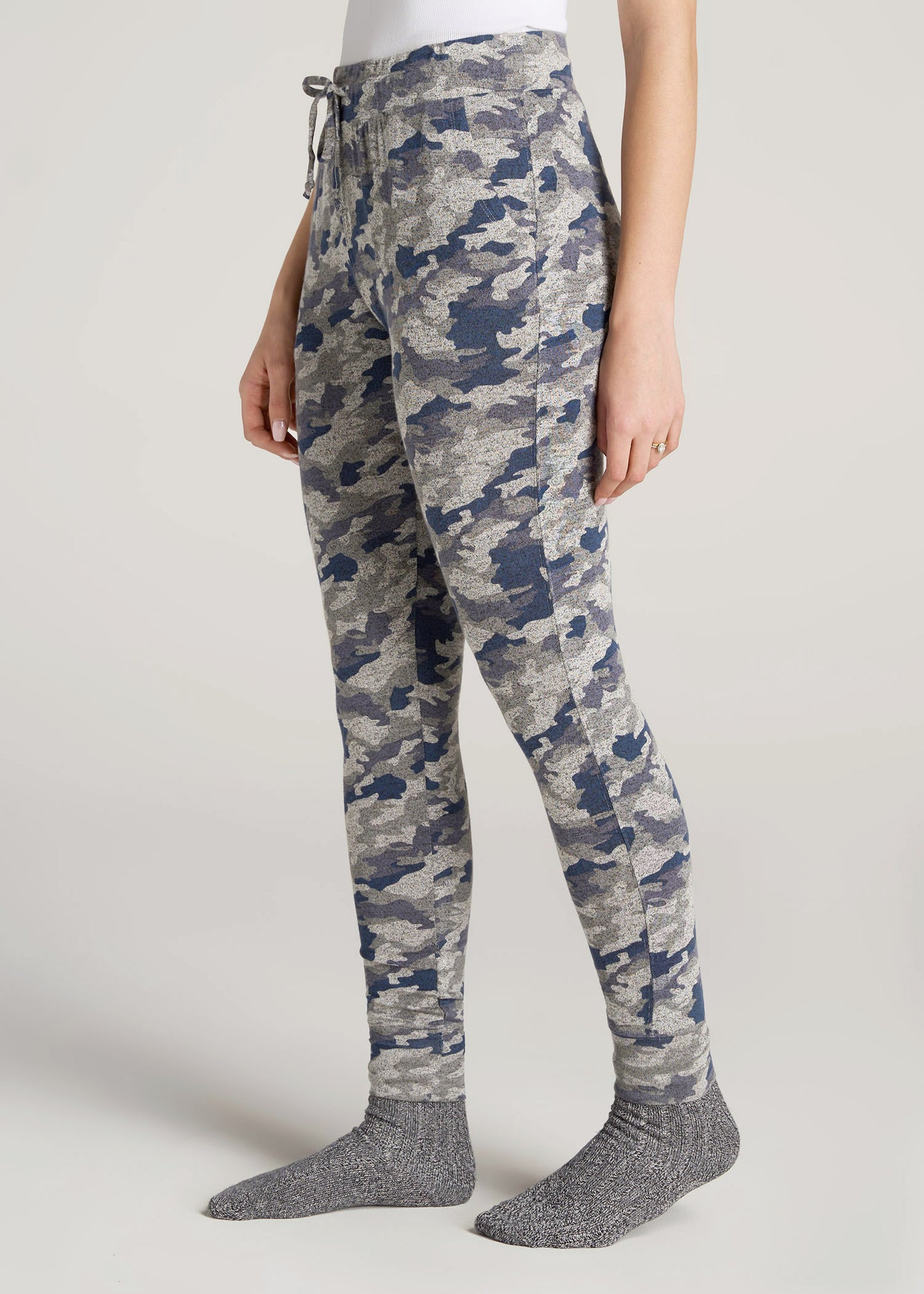         American-Tall-Women-Cozy-Lounge-Joggers-Camo-side