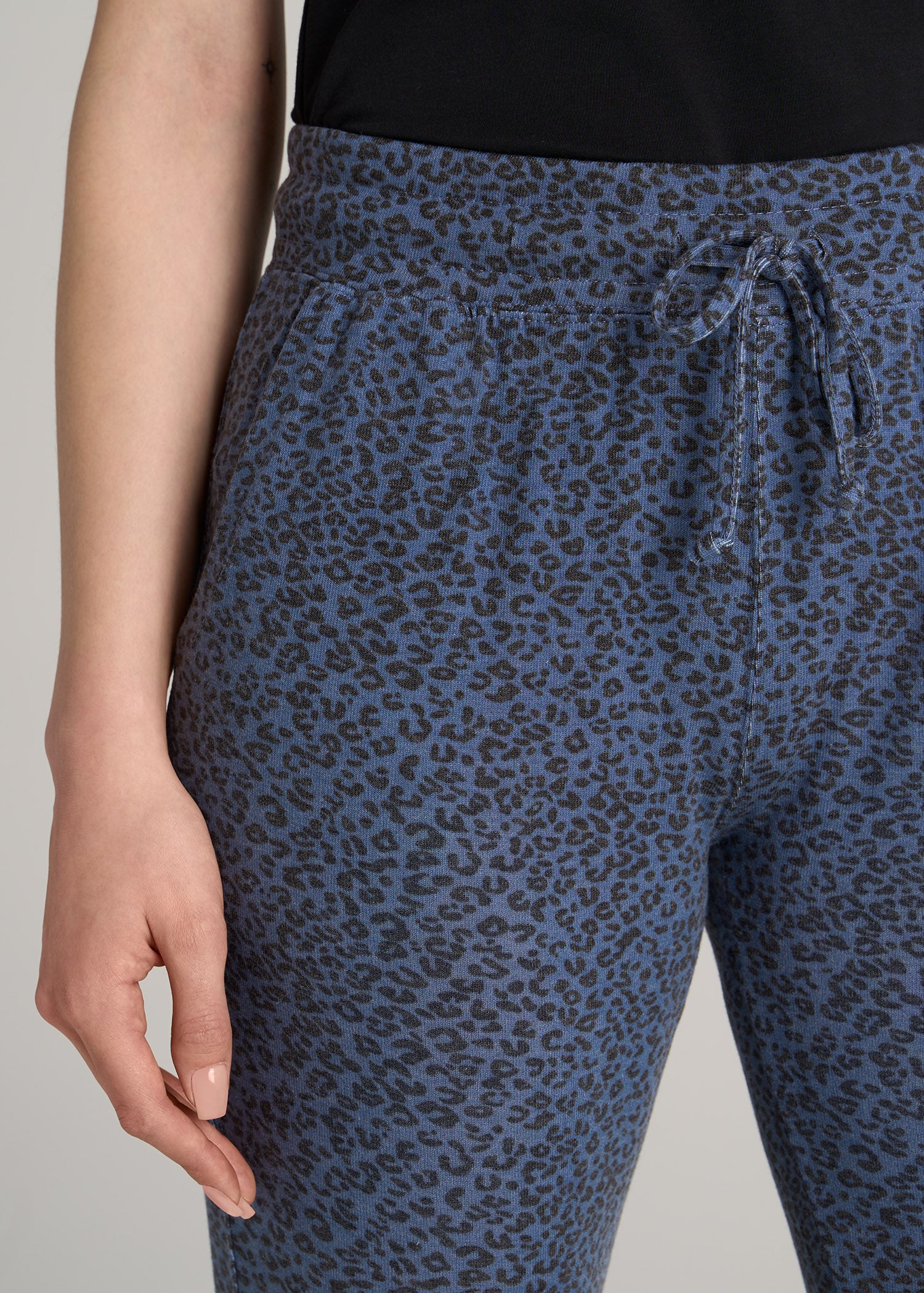 American-Tall-Women-Cozy-Lounge-Joggers-Tall-Leopard-Print-detail