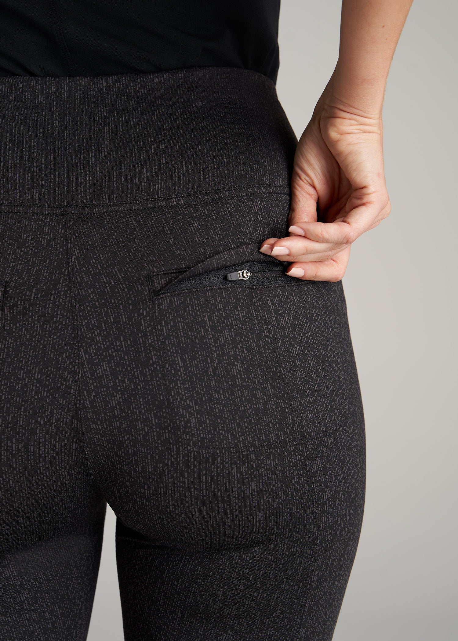     American-Tall-Women-Textured-Back-Pocket-Legging-Black-Charcoal-Jacquard-detail